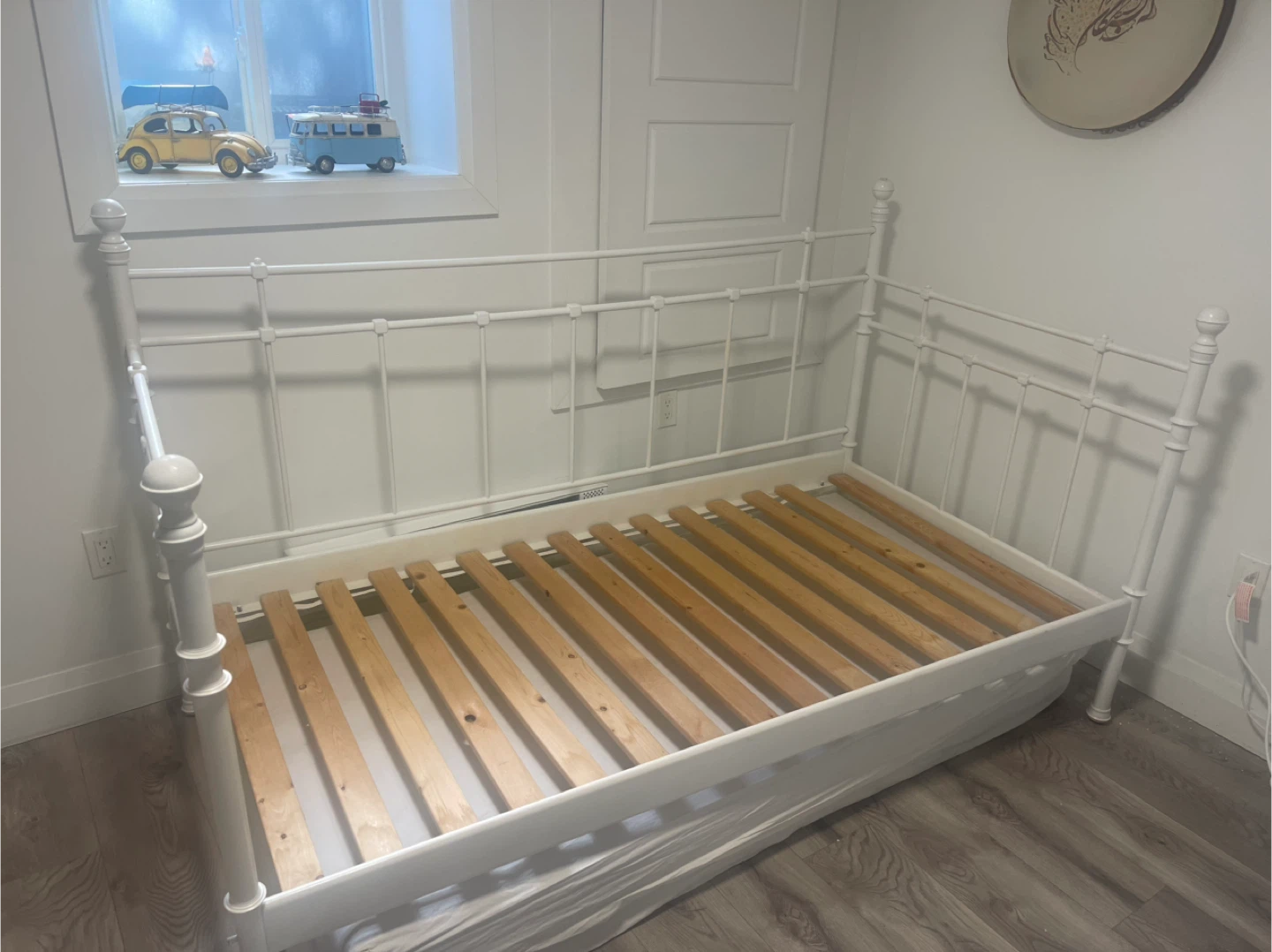 White Metal Toddler Bed Frame - photo 2