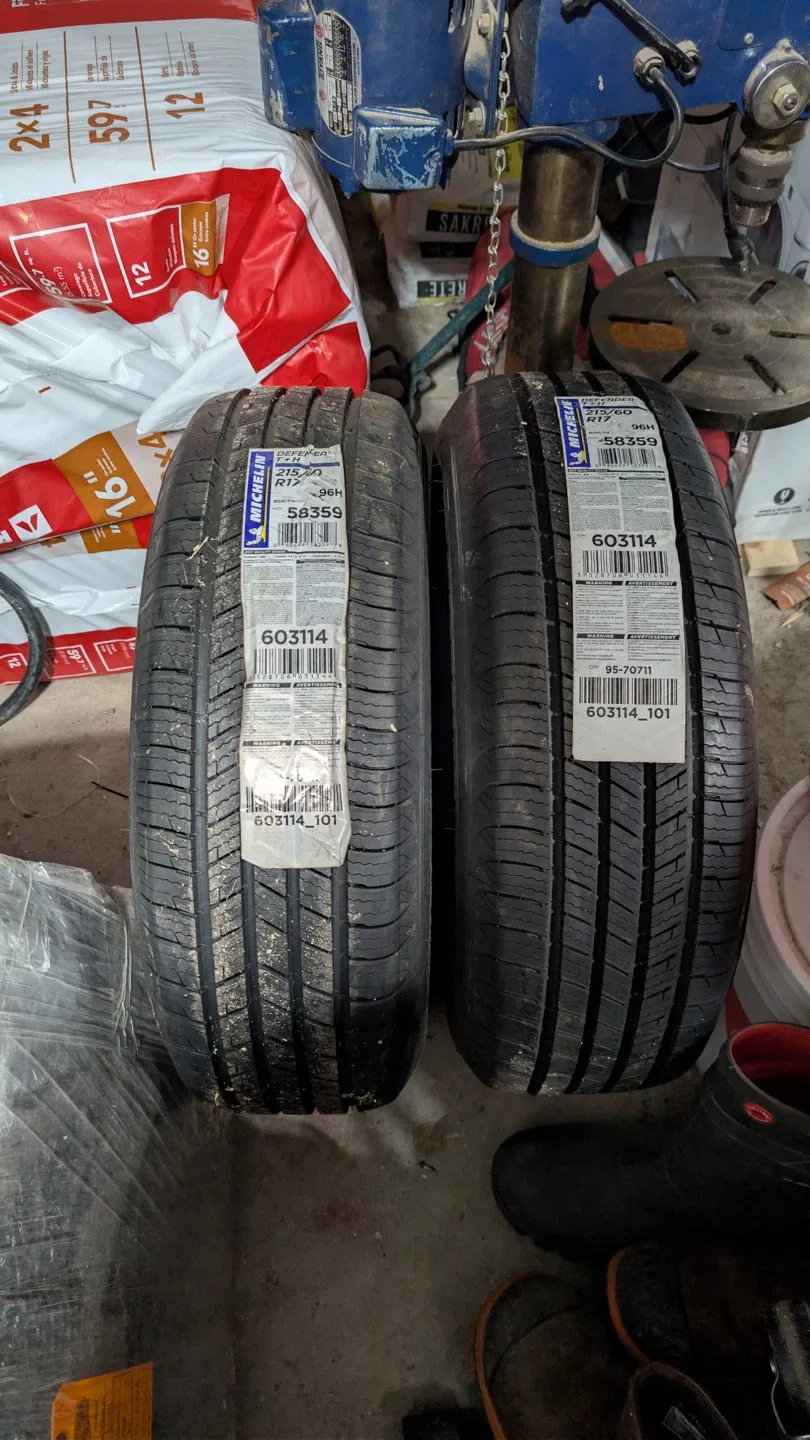 Michelin Defender T+H 215/60R17 Tires - Set of Two image indicator(2)