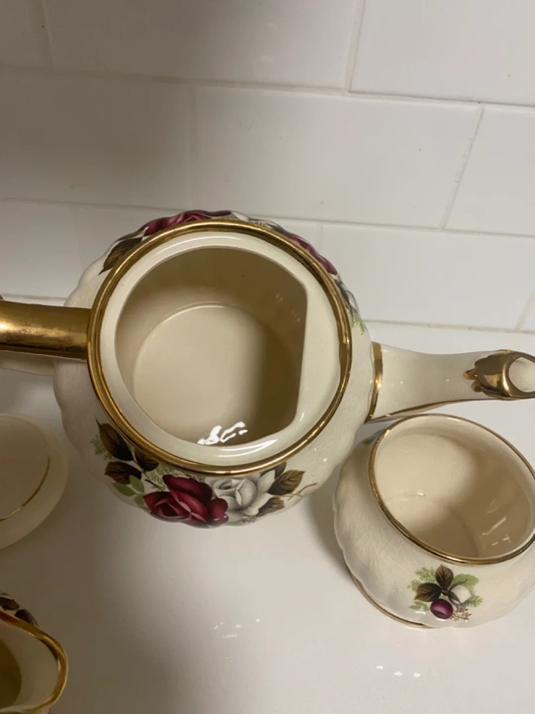 Vintage Tea Set with Floral Design image indicator(3)