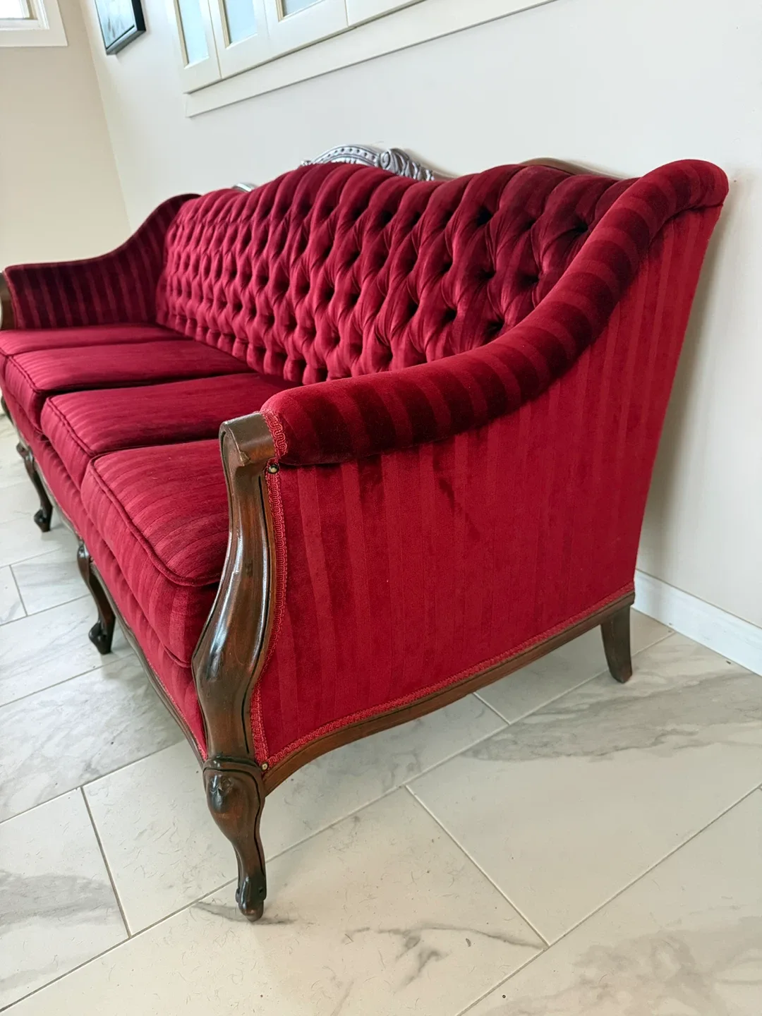 Vintage couch and chair image indicator(2)