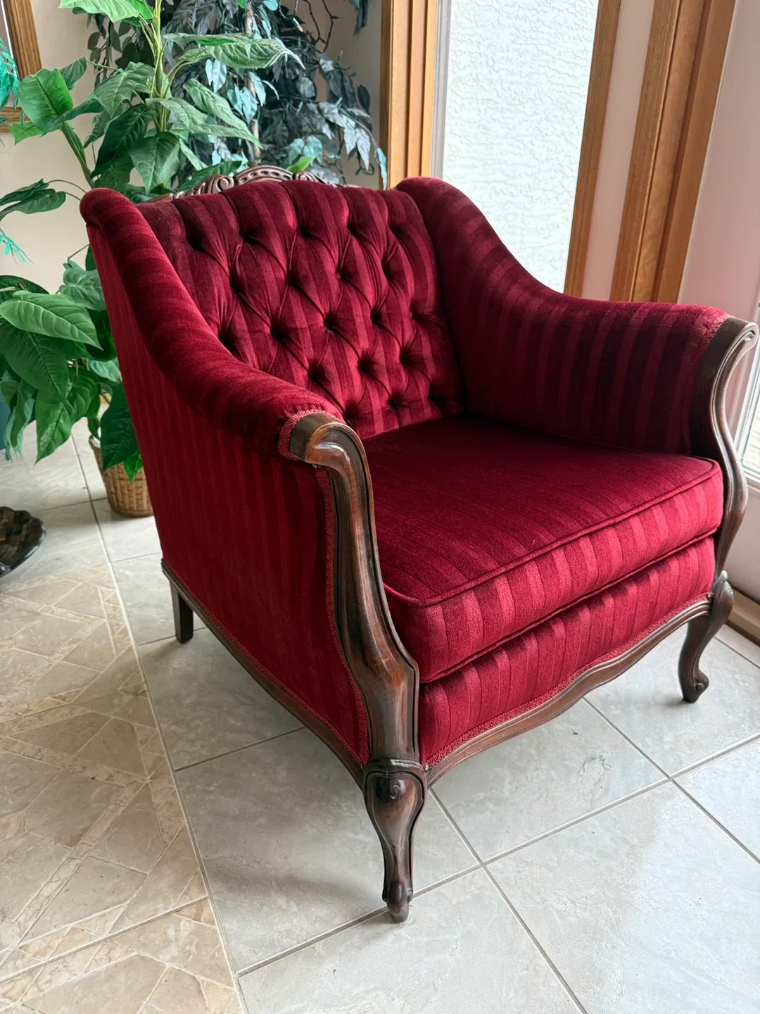 Vintage couch and chair image indicator(5)