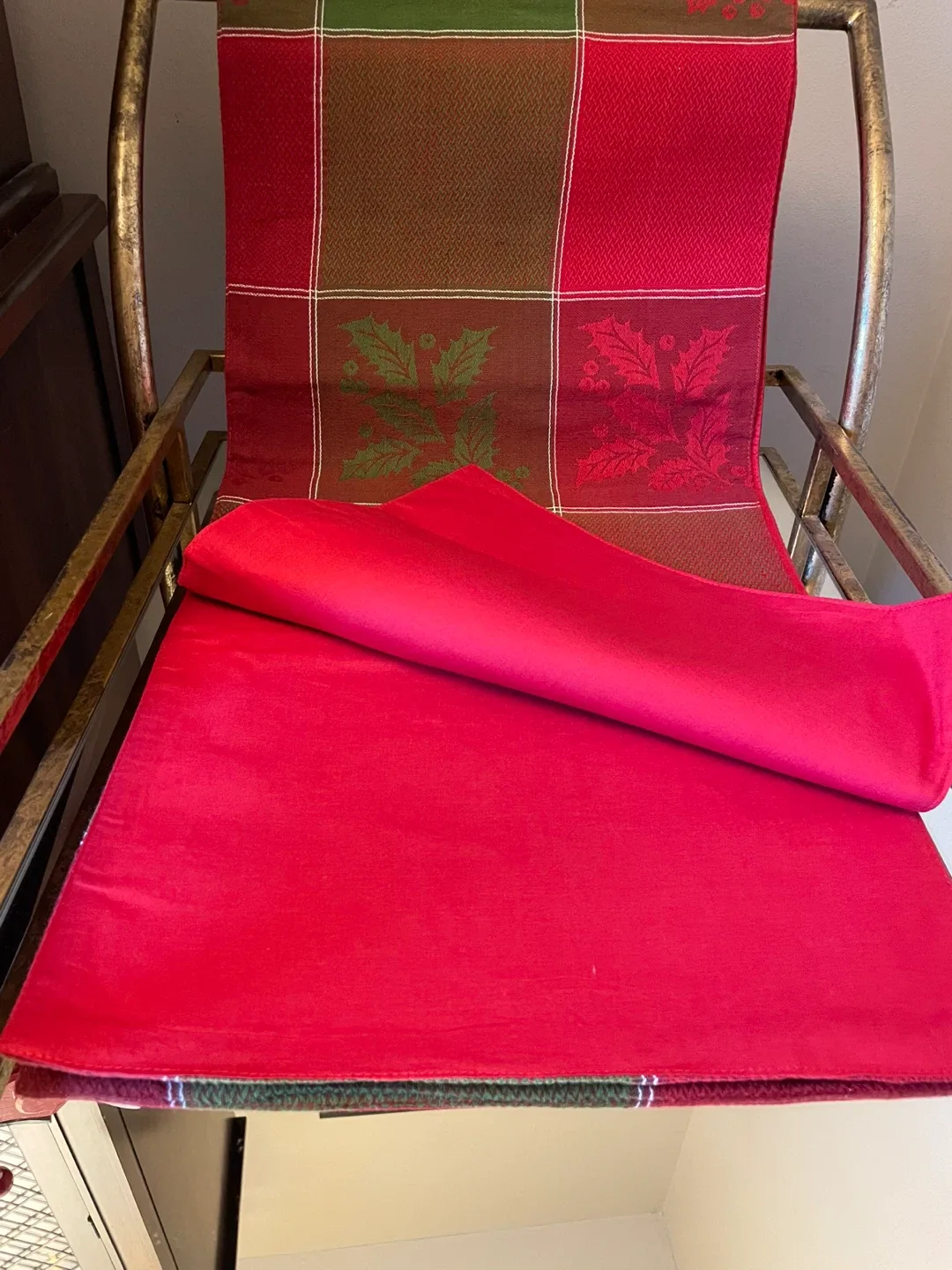 Christmas Oven Mitts & Table Runner image indicator(4)