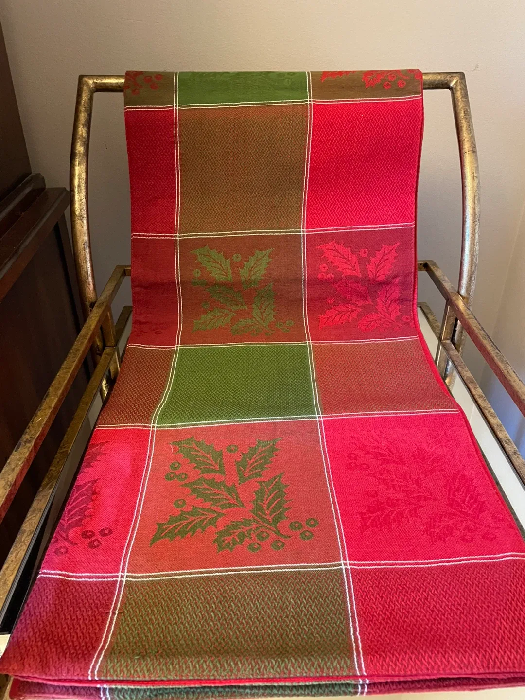 Christmas Oven Mitts & Table Runner image indicator(5)