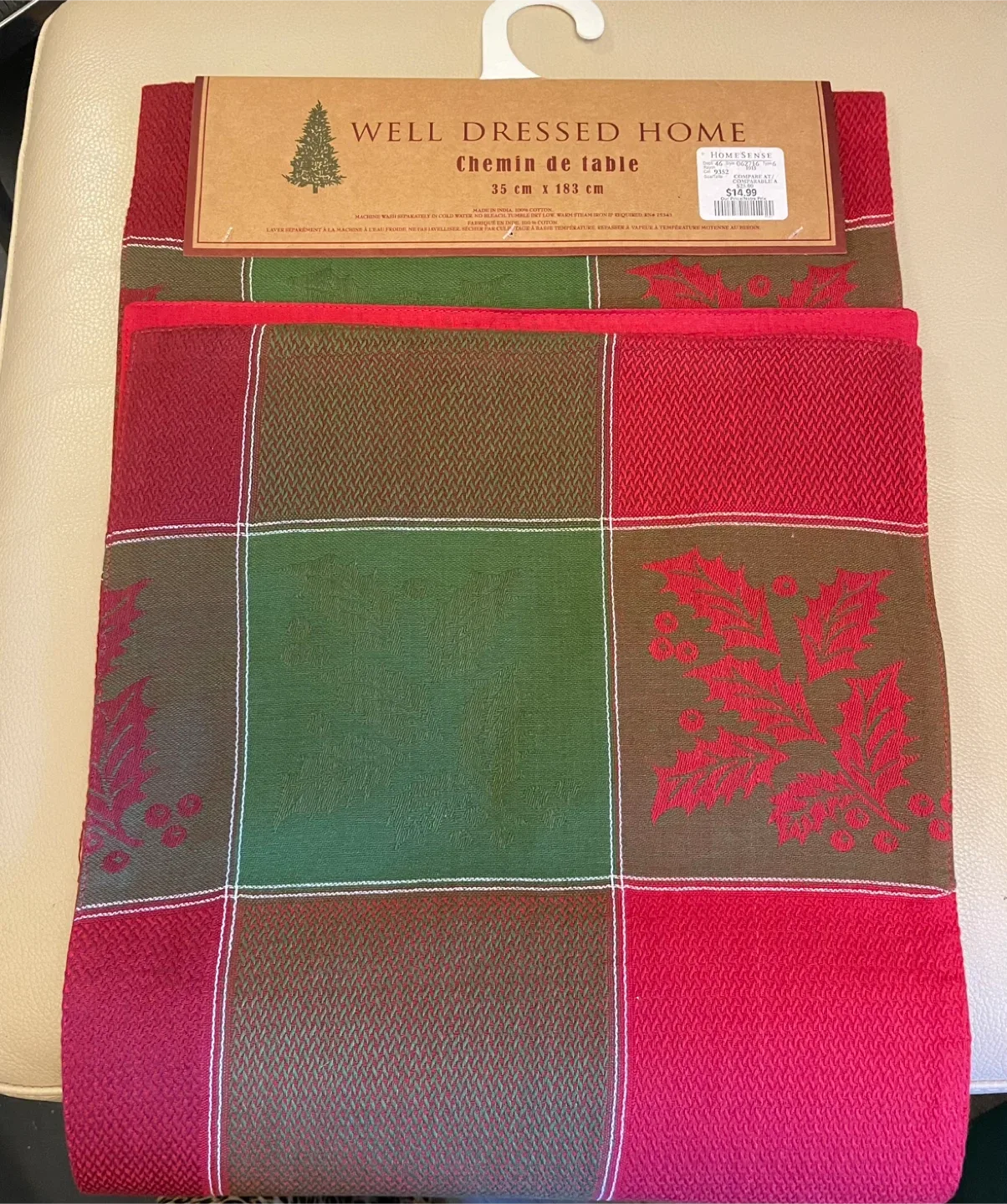 Christmas Oven Mitts & Table Runner image indicator(6)