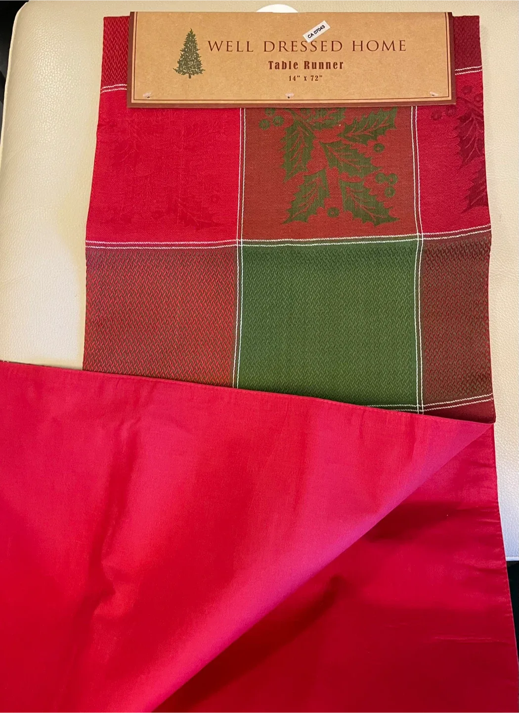 Christmas Oven Mitts & Table Runner image indicator(9)