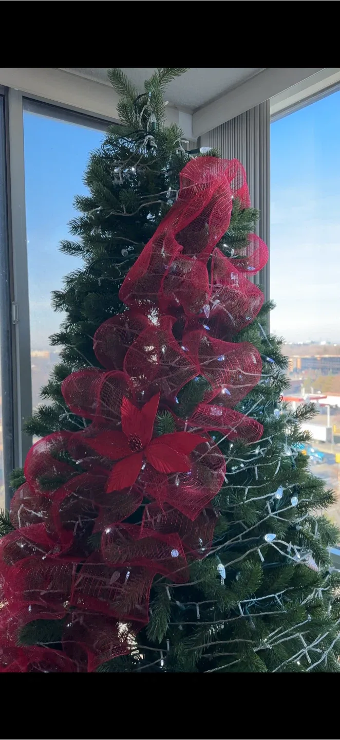 Realistic FEEL-REAL 7.5 ft Artificial Christmas Tree image indicator(5)