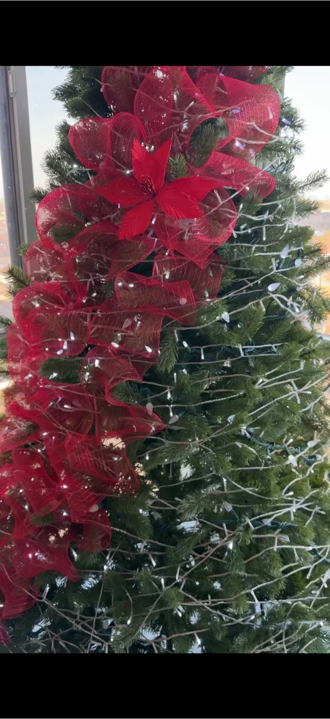 Realistic FEEL-REAL 7.5 ft Artificial Christmas Tree image indicator(3)