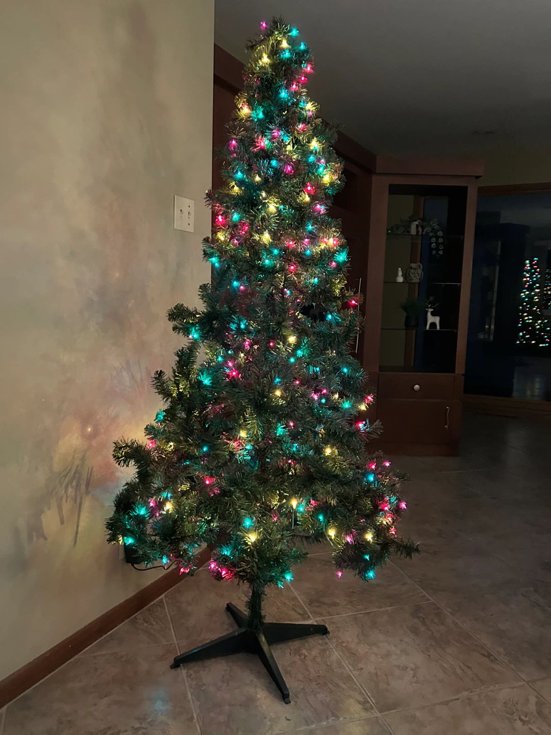 Pre-lit Artificial Christmas Tree