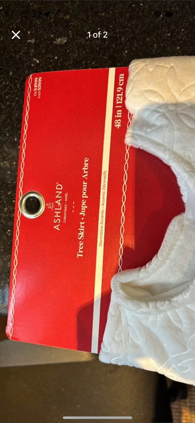 Ashland Christmas Tree Skirt - New image indicator(2)