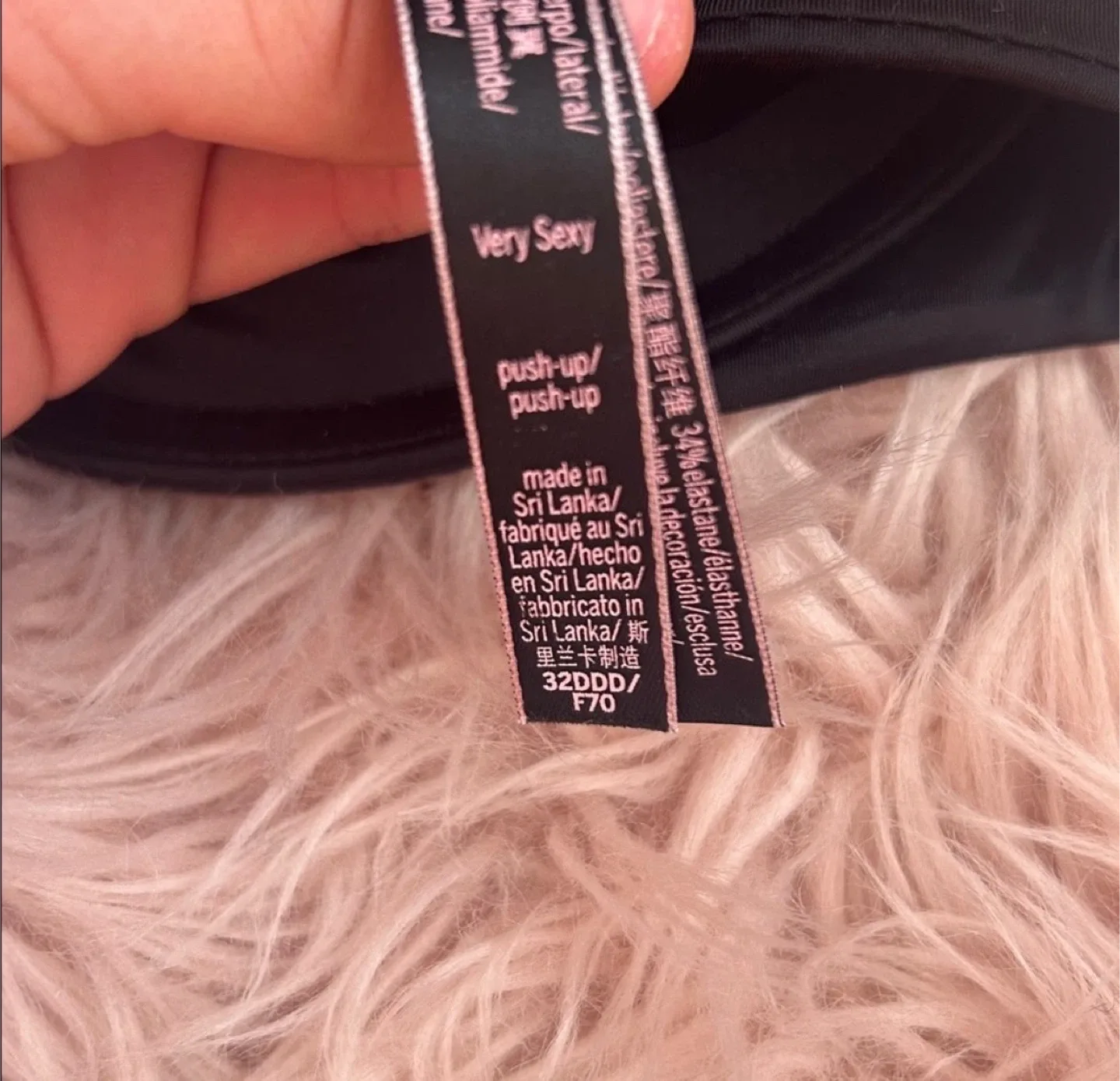 Victoria's Secret Very Sexy Push-Up Bra 32DDD image indicator(2)