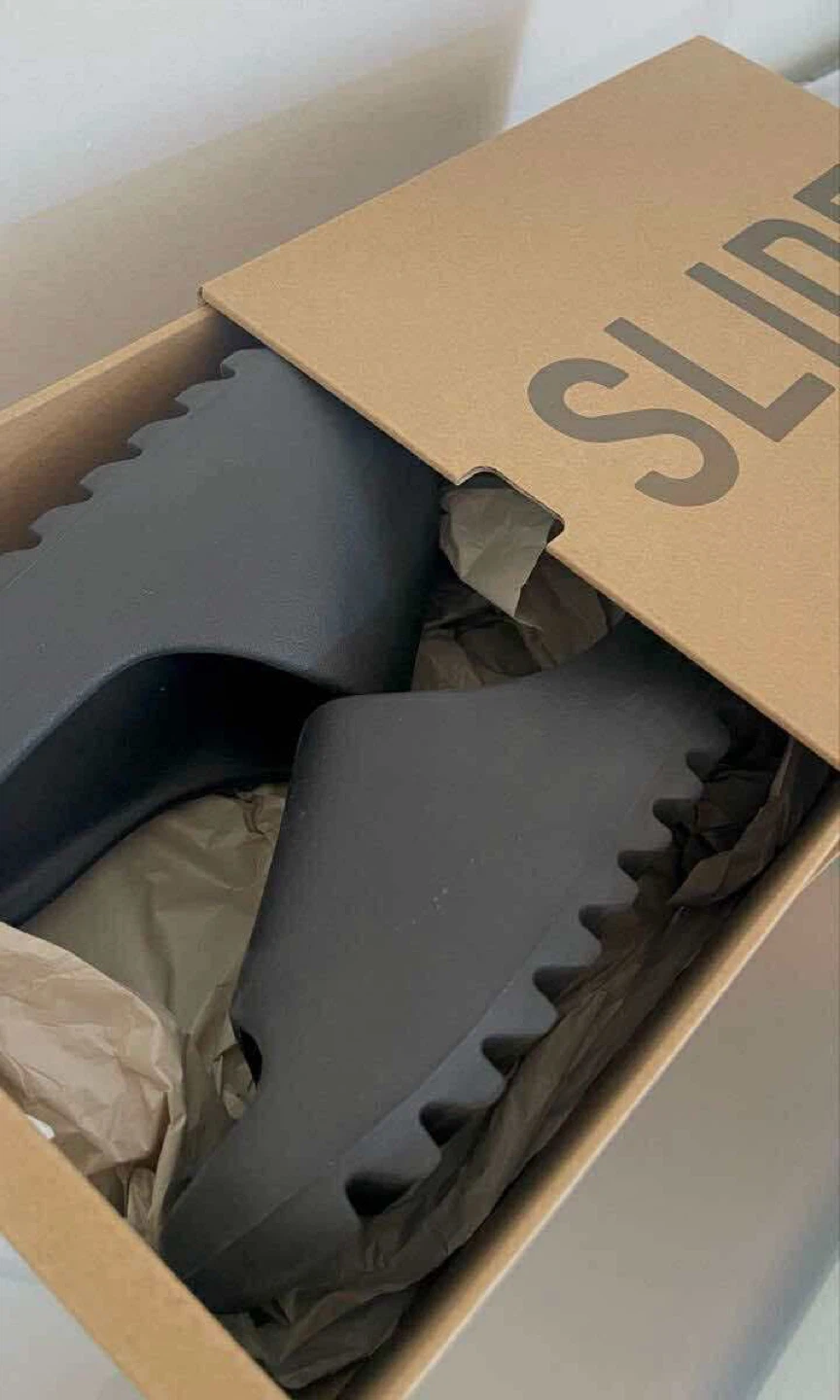 Adidas Yeezy Slide Onyx - Size 12