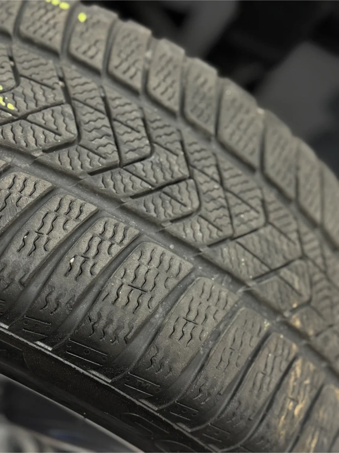 Mercedes-Benz AMG Rim & Winter Tire image indicator(4)