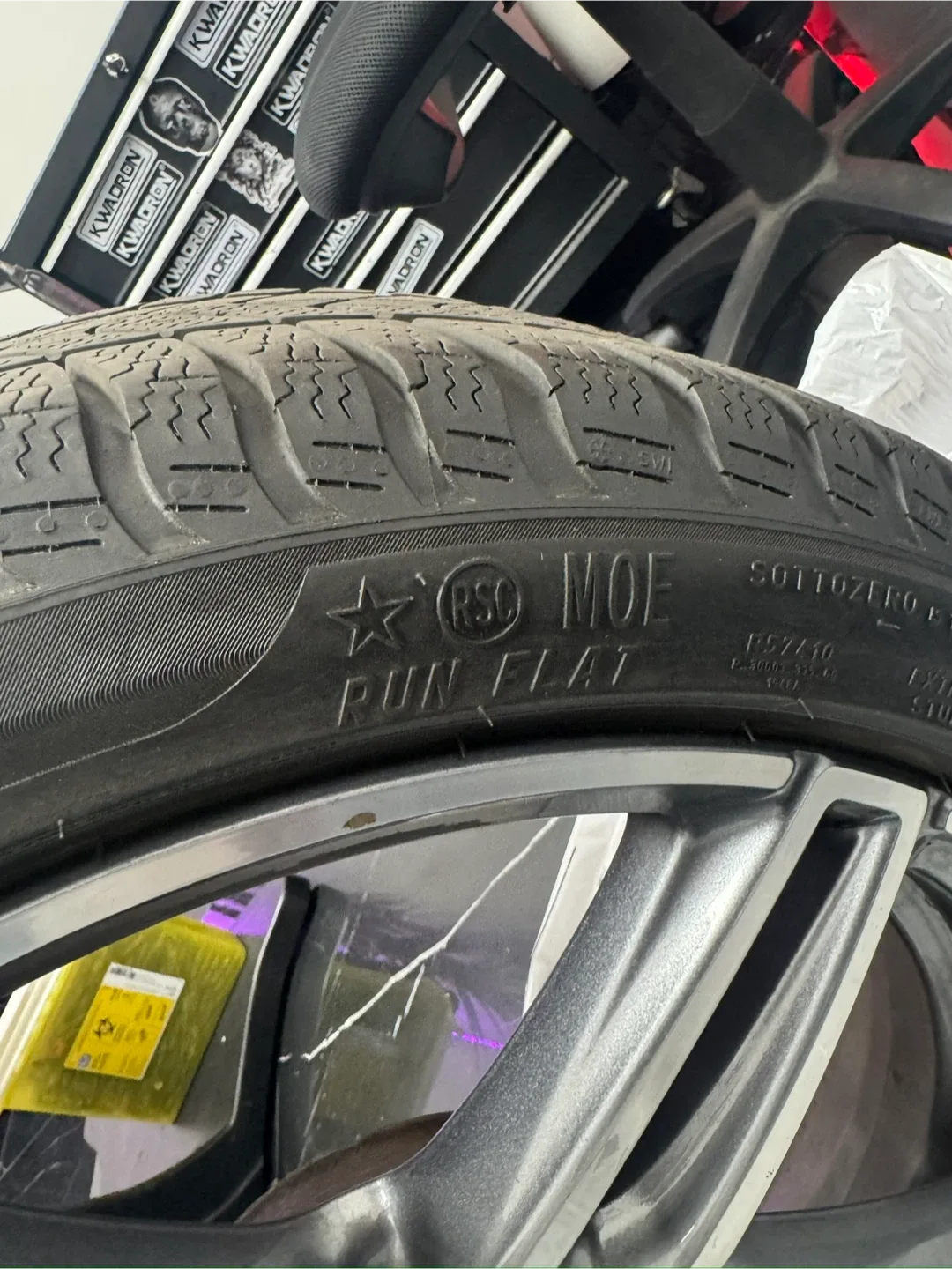 Mercedes-Benz AMG Rim & Winter Tire image indicator(8)
