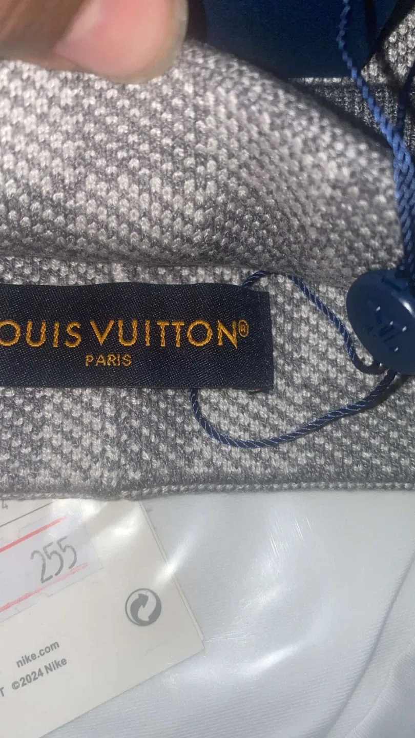 Louis Vuitton Damier Beanie image indicator(3)