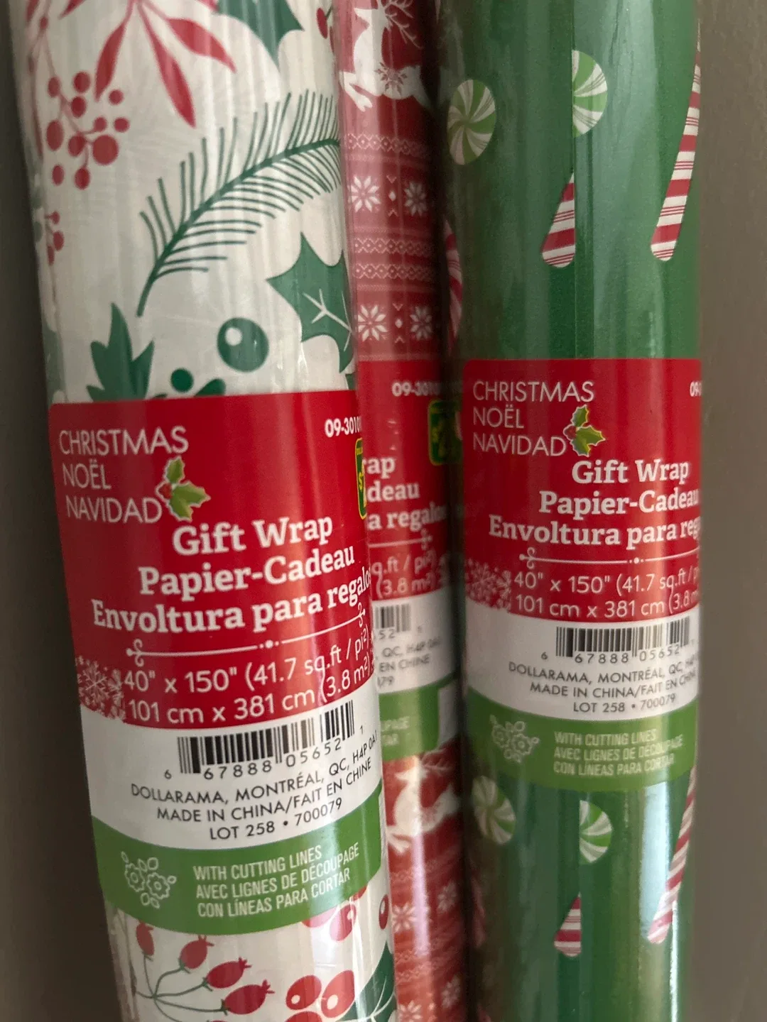 Dollarama Christmas Gift Wrap - New 🥕 image indicator(2)
