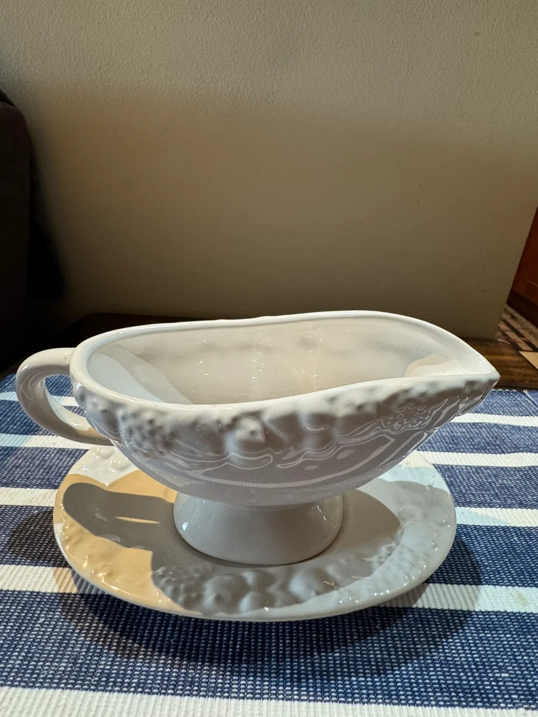 Large ceramic turkey design platter/ ceramic gravy boat image indicator(4)