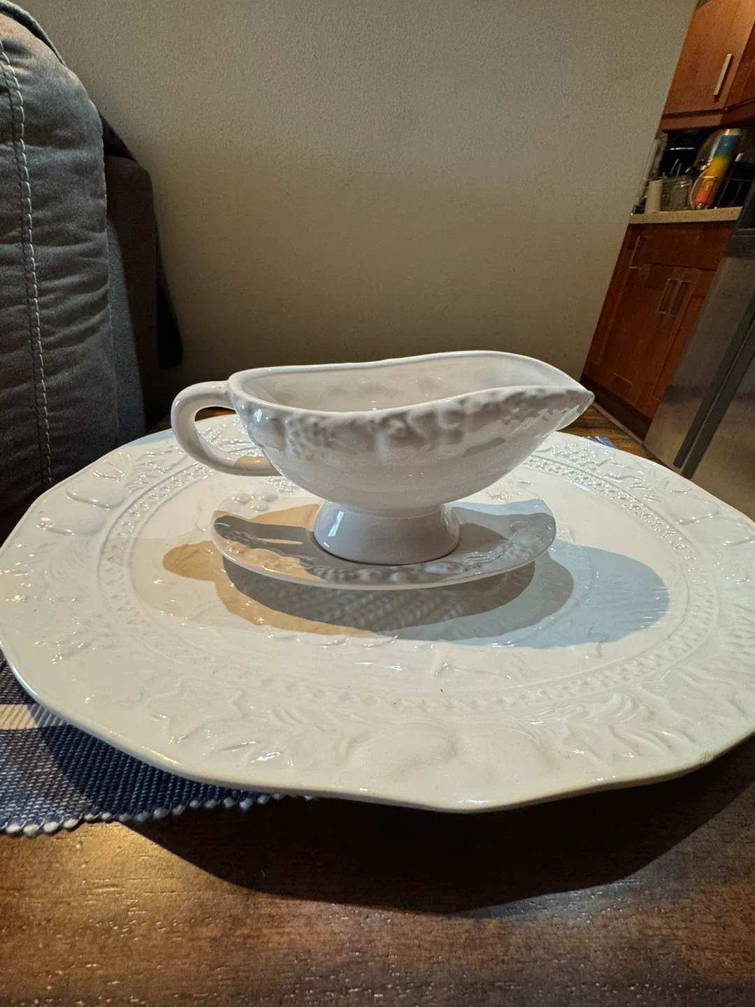 Large ceramic turkey design platter/ ceramic gravy boat image indicator(8)