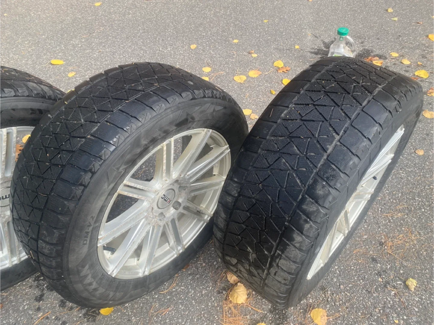 Winter tires alloy rims Ford 150/expedition  275/55 R20 image indicator(5)