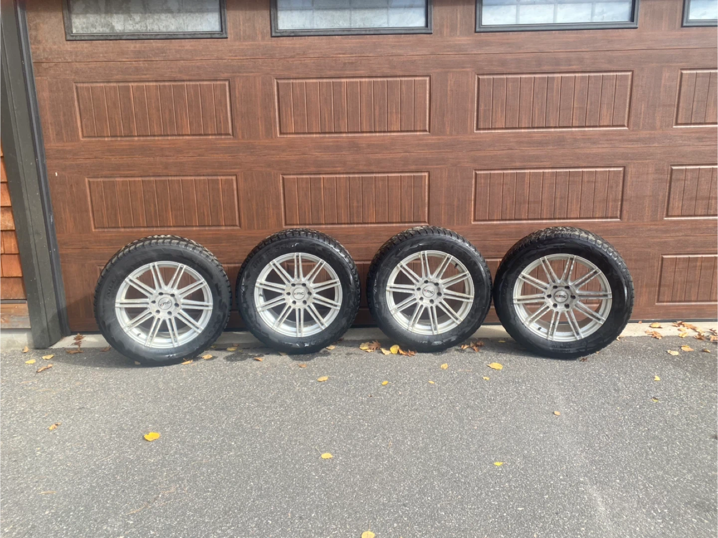 Winter tires alloy rims Ford 150/expedition  275/55 R20