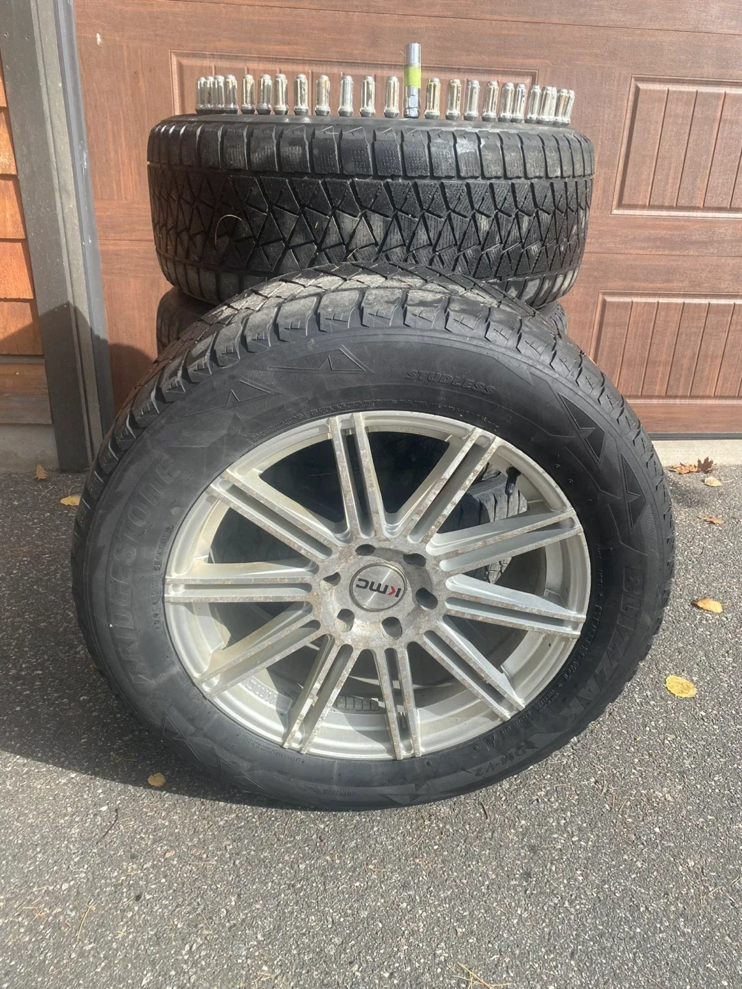 Winter tires alloy rims Ford 150/expedition  275/55 R20 image indicator(6)