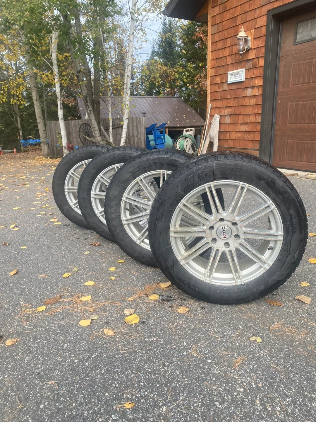 Winter tires alloy rims Ford 150/expedition  275/55 R20 image indicator(3)