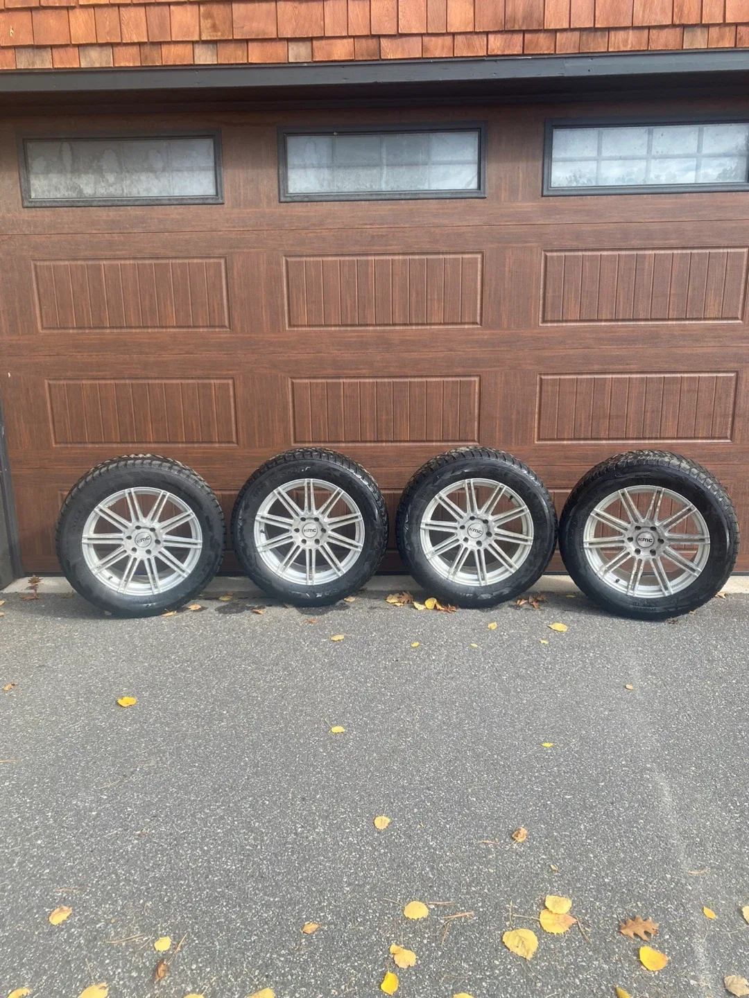 Winter tires alloy rims Ford 150/expedition  275/55 R20 image indicator(2)