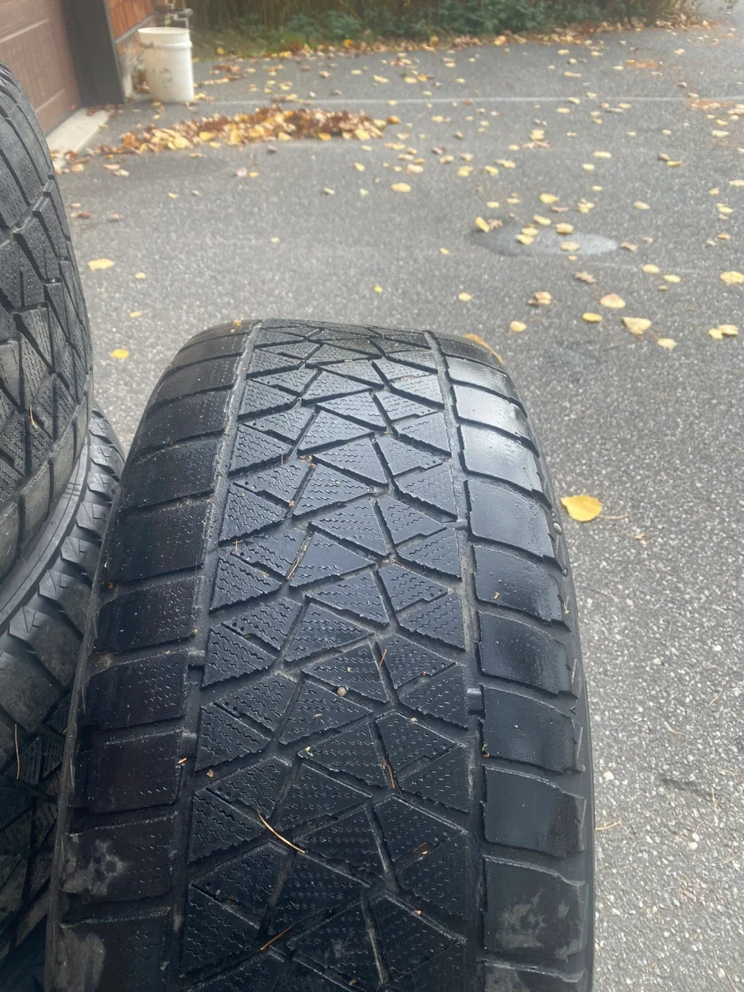 Winter tires alloy rims Ford 150/expedition  275/55 R20 image indicator(9)