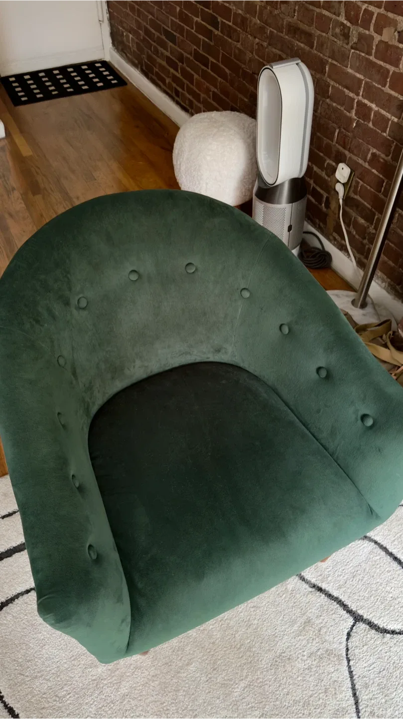 Green Velvet Accent Chair image indicator(3)