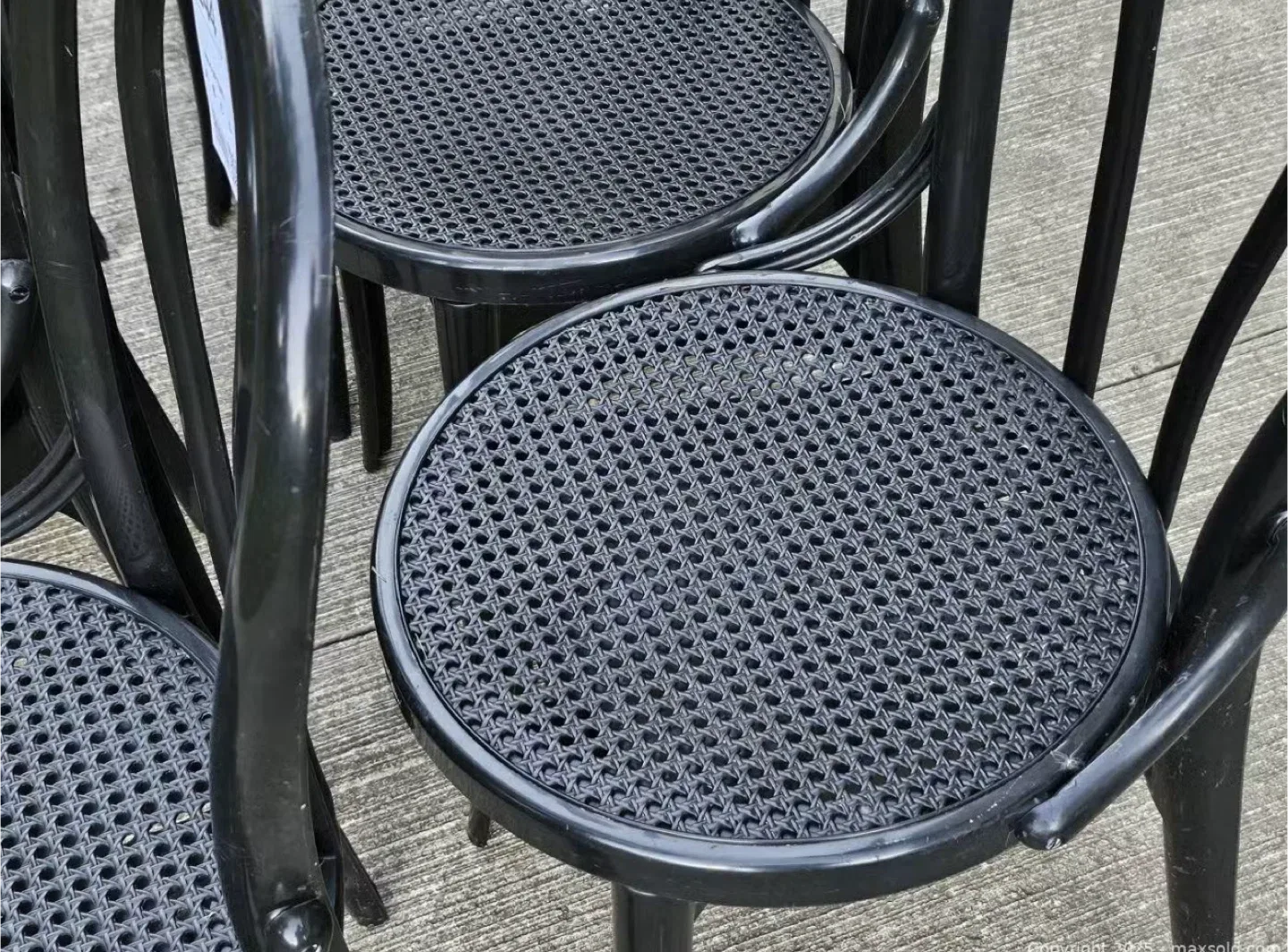 Set of 6 Black plastic Chairs image indicator(3)