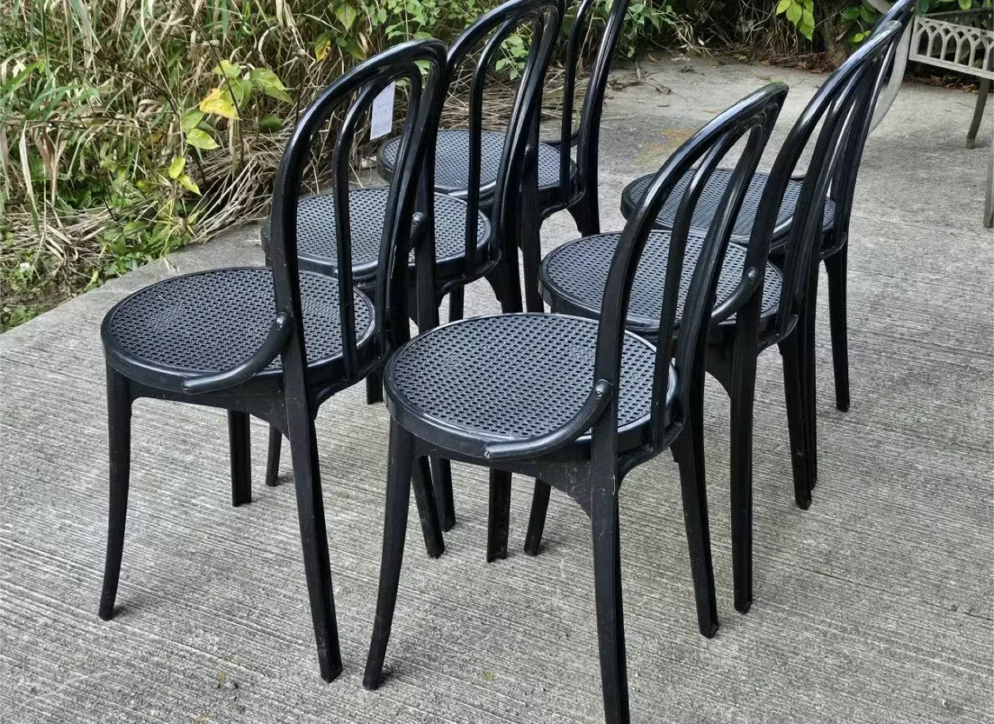 Set of 6 Black plastic Chairs image indicator(2)