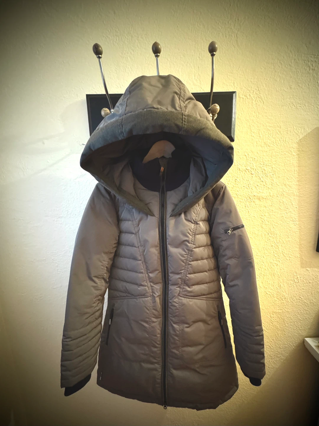 Lolë Women’s Down Puffer, Olive-Grey, Size M, Perfect! - photo 2