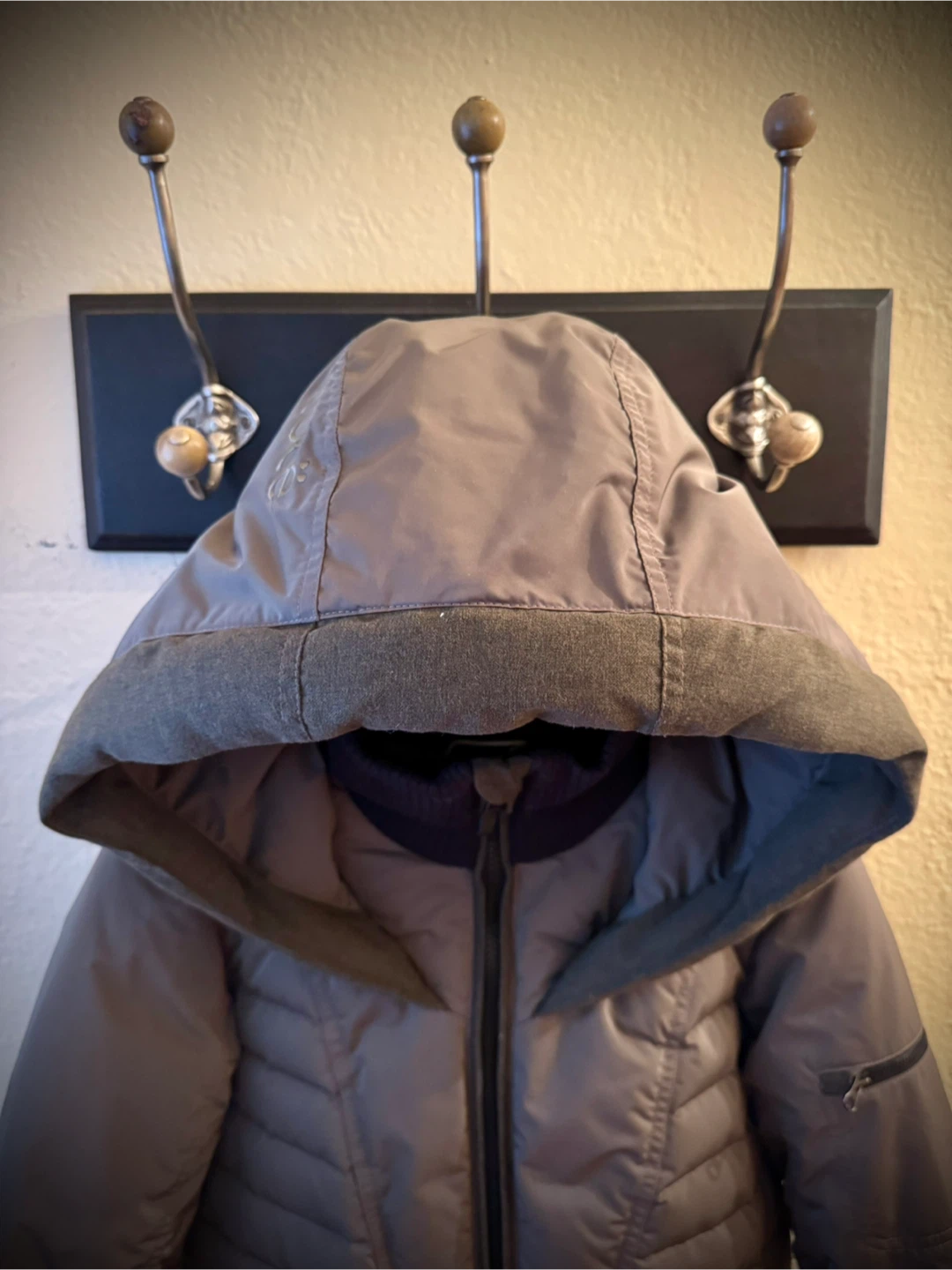 Lolë Women’s Down Puffer, Olive-Grey, Size M, Perfect! - photo 4