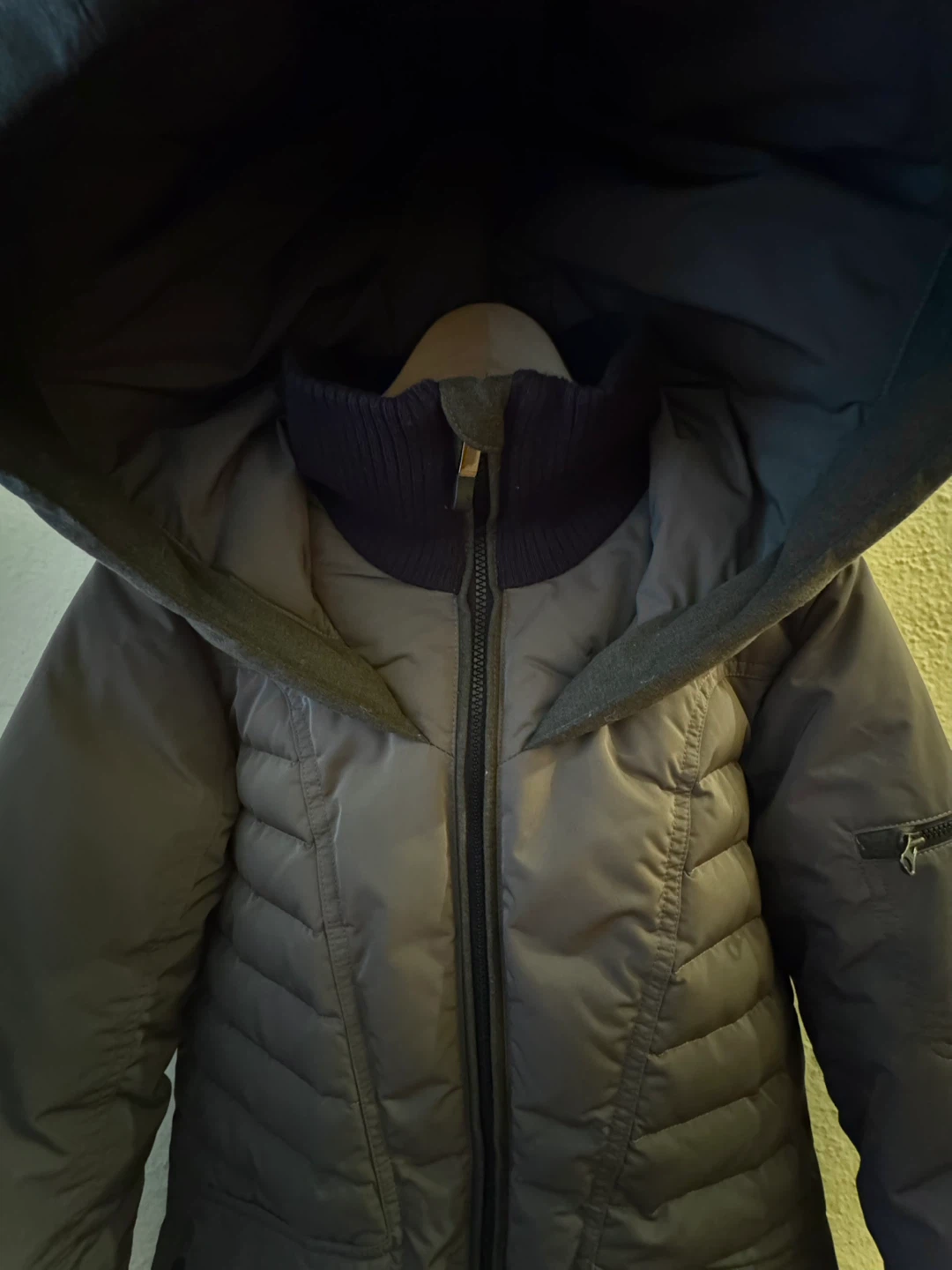 Lolë Women’s Down Puffer, Olive-Grey, Size M, Perfect! - photo 3