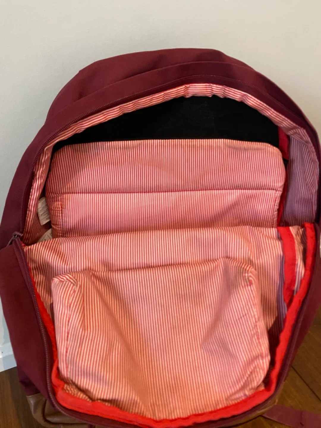 Herschel Backpack - Burgundy image indicator(3)