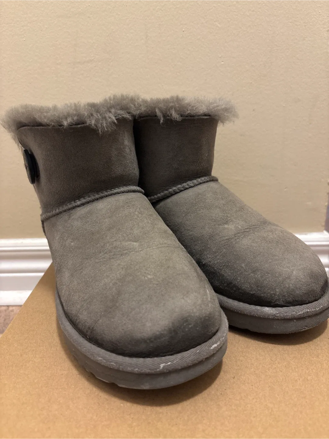 UGG W Mini Bailey Button II Boots - Grey, Size 7 image indicator(2)