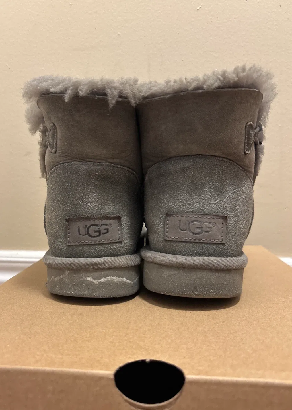 UGG W Mini Bailey Button II Boots - Grey, Size 7 image indicator(3)