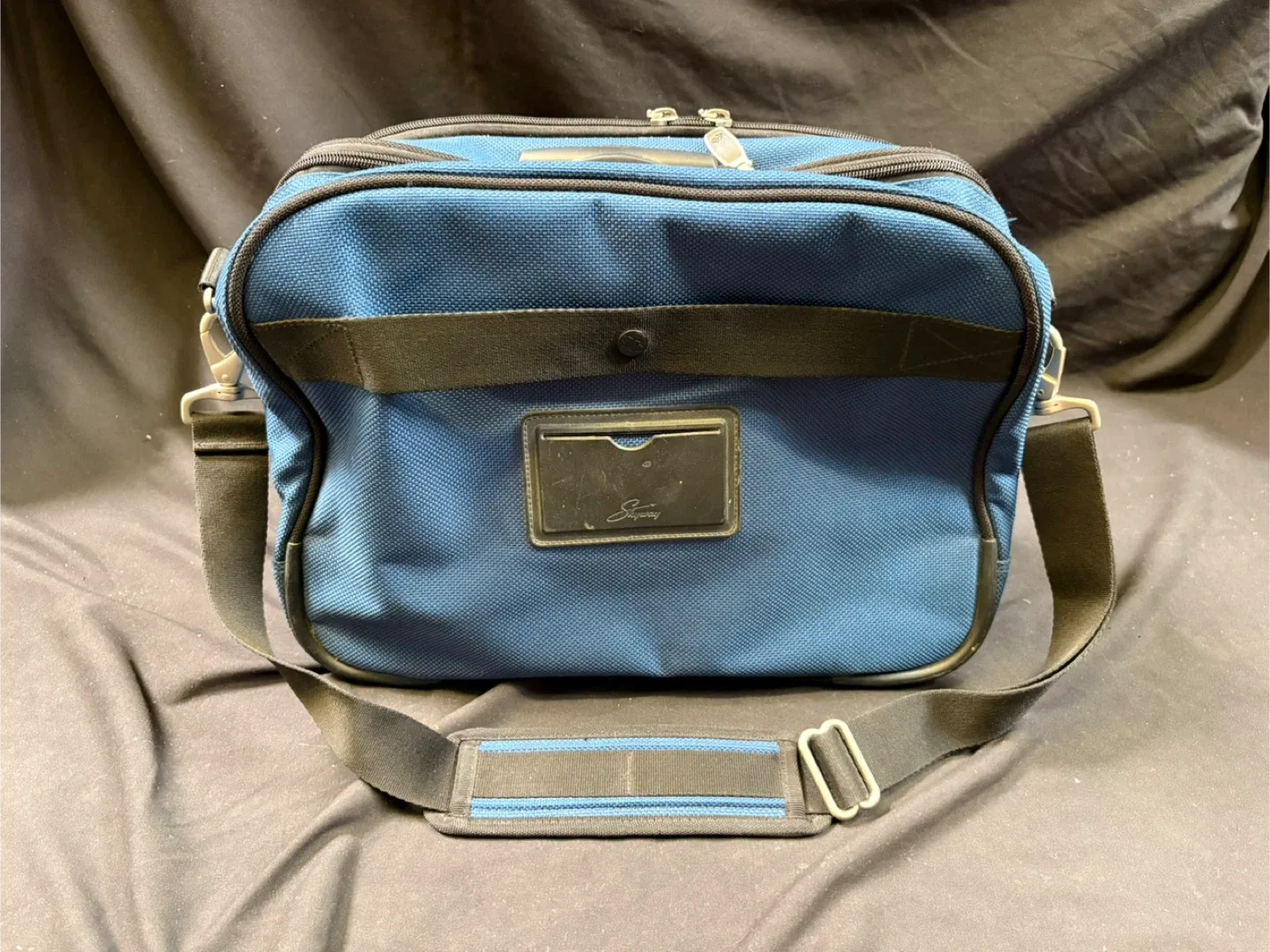 Skyway Blue Carry-On Bag image indicator(3)
