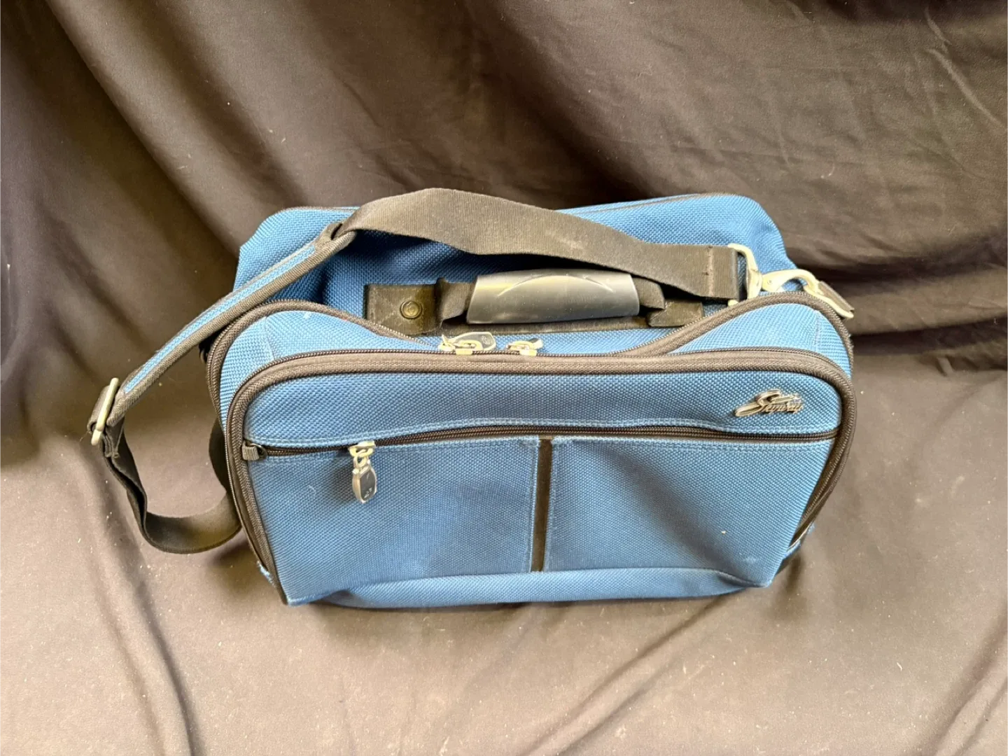 Skyway Blue Carry-On Bag image indicator(2)