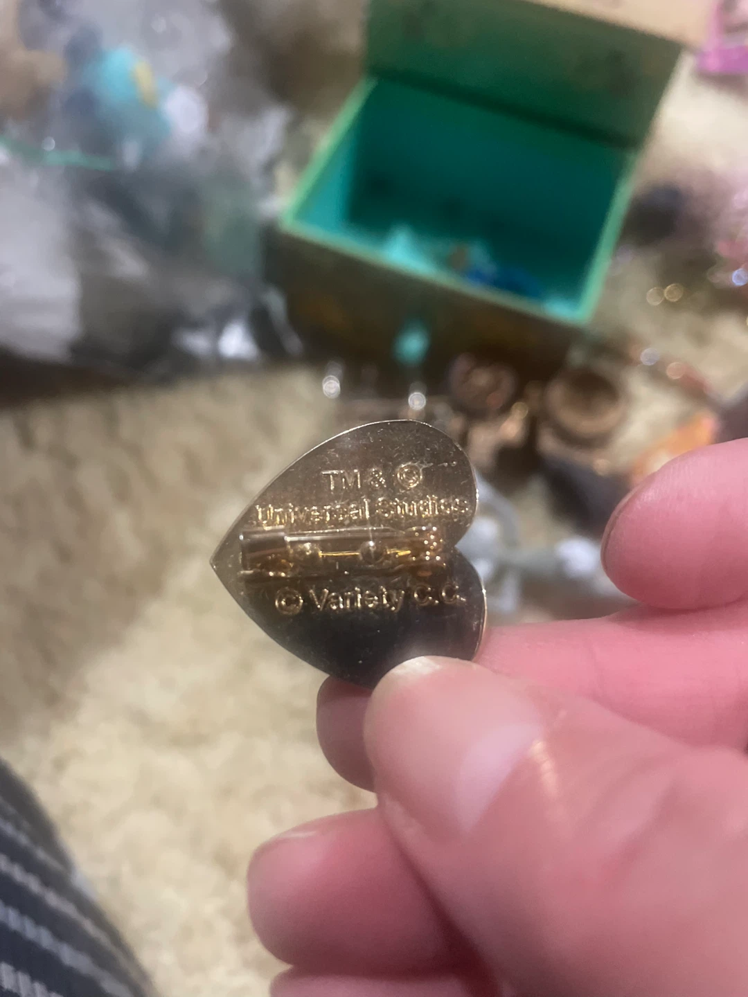 E.T Universal Studios Variety C.C. Heart Pin - photo 2