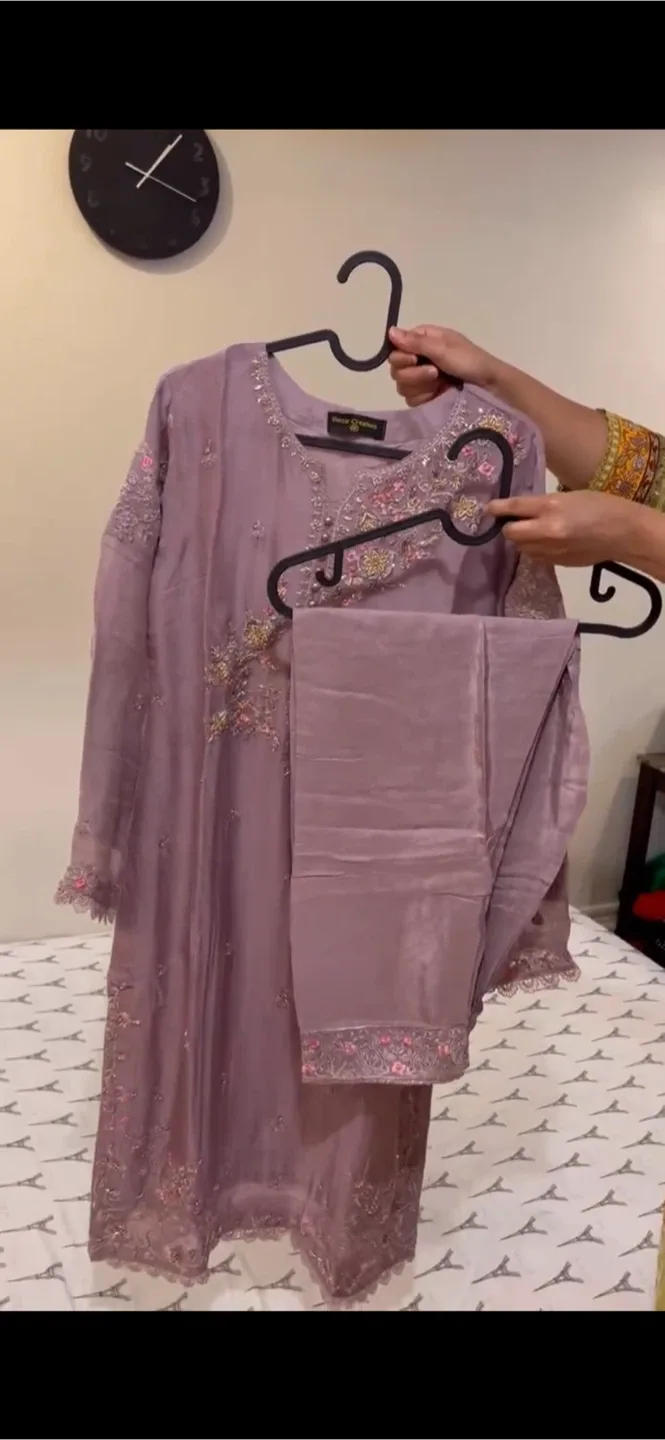 Beautiful Embroidered 3pcs Pure Chiffon Pakistani Suit image indicator(9)