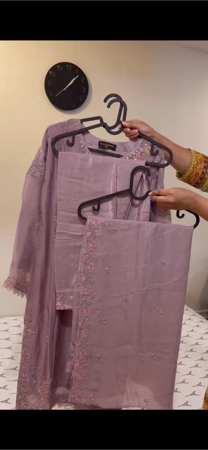 Beautiful Embroidered 3pcs Pure Chiffon Pakistani Suit image indicator(8)