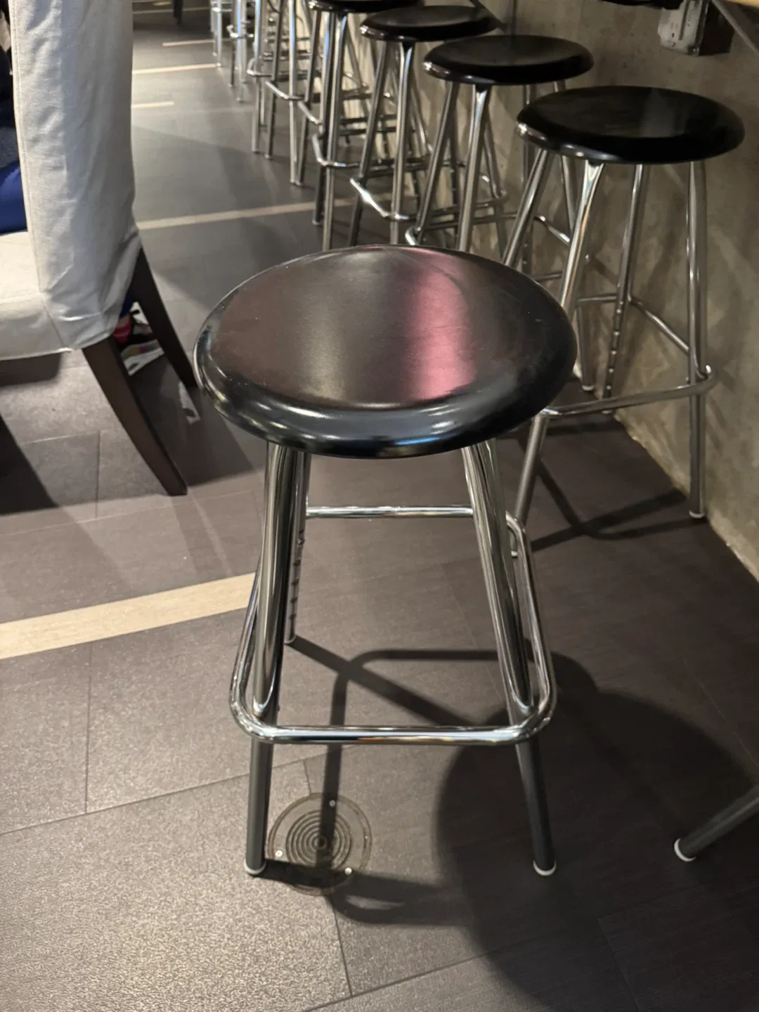 5 Bar Stools - Black & Chrome image indicator(3)