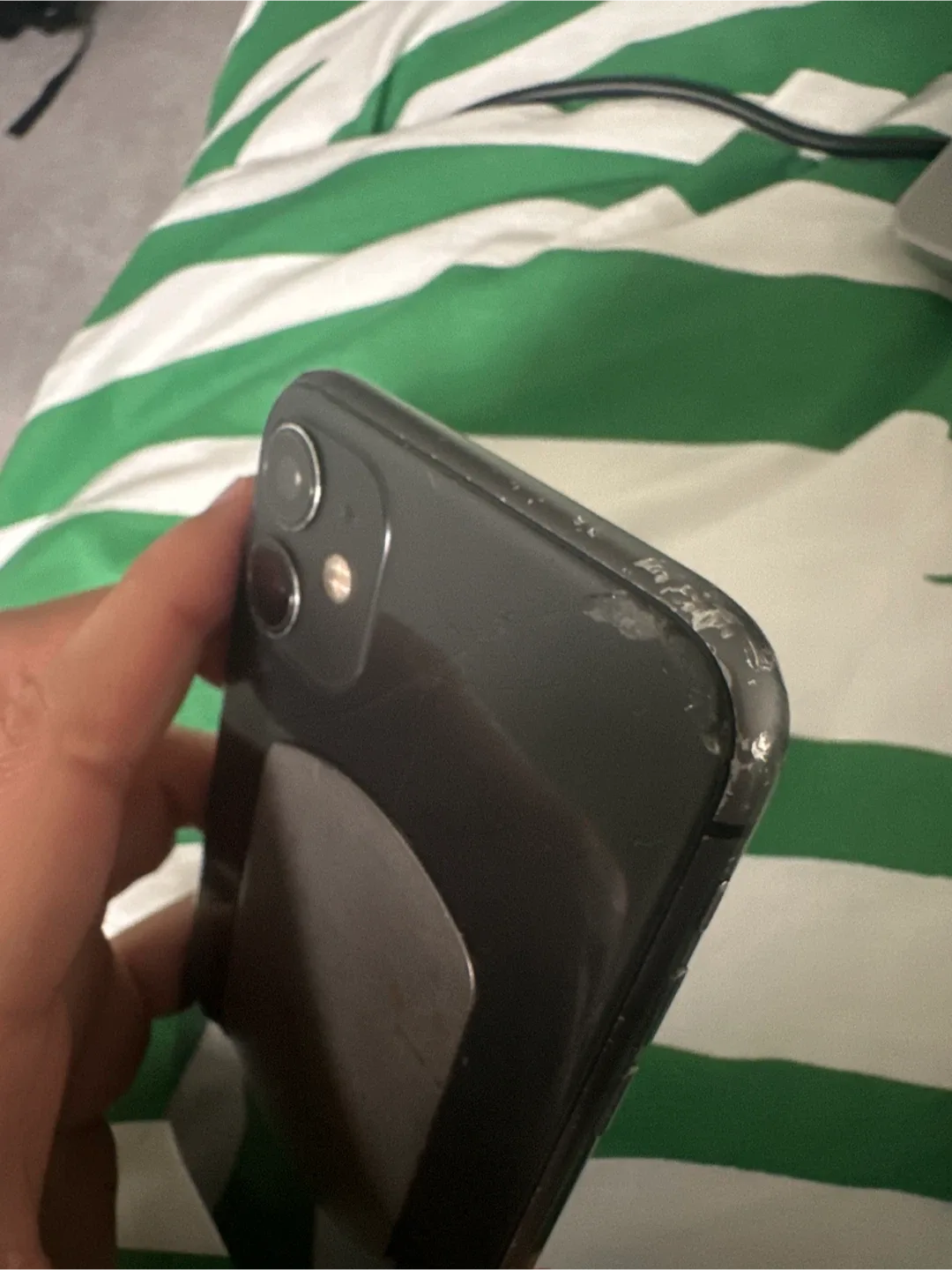 iPhone 11 - Black image indicator(3)