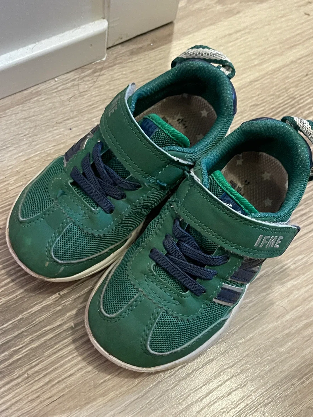 Boys sneakers image indicator(2)