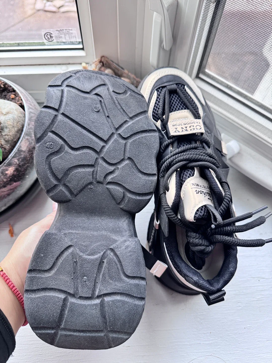 Fashion Sport Sneakers - men size 7 or women size 8.5 image indicator(3)