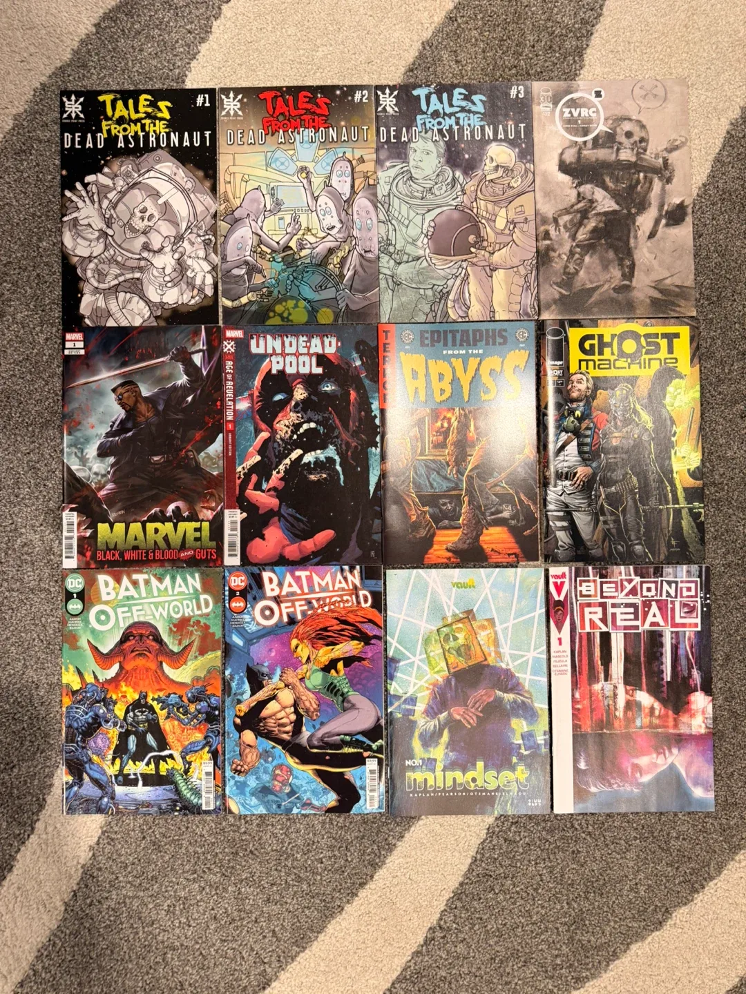 Mixed Lot of Comic Books image indicator(2)