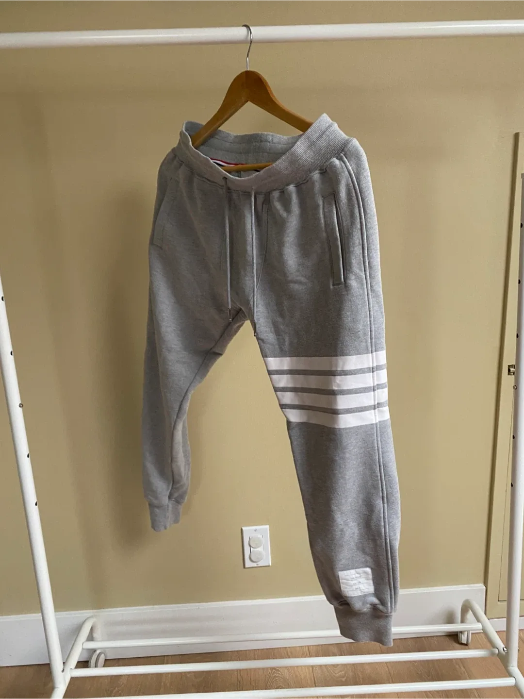 Sweatpants thumbnail