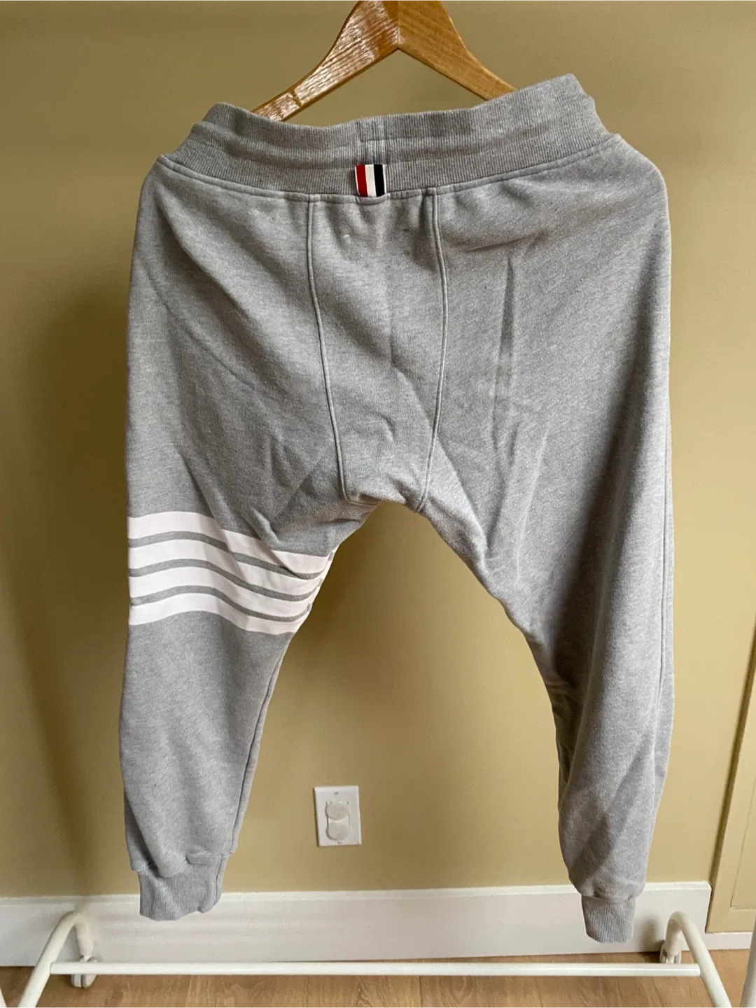 Sweatpants image indicator(2)