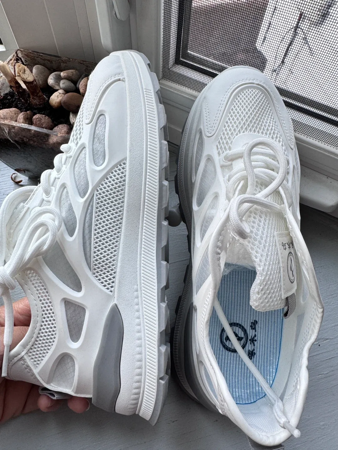 White Fashion Sneakers - women size 8.5 image indicator(2)