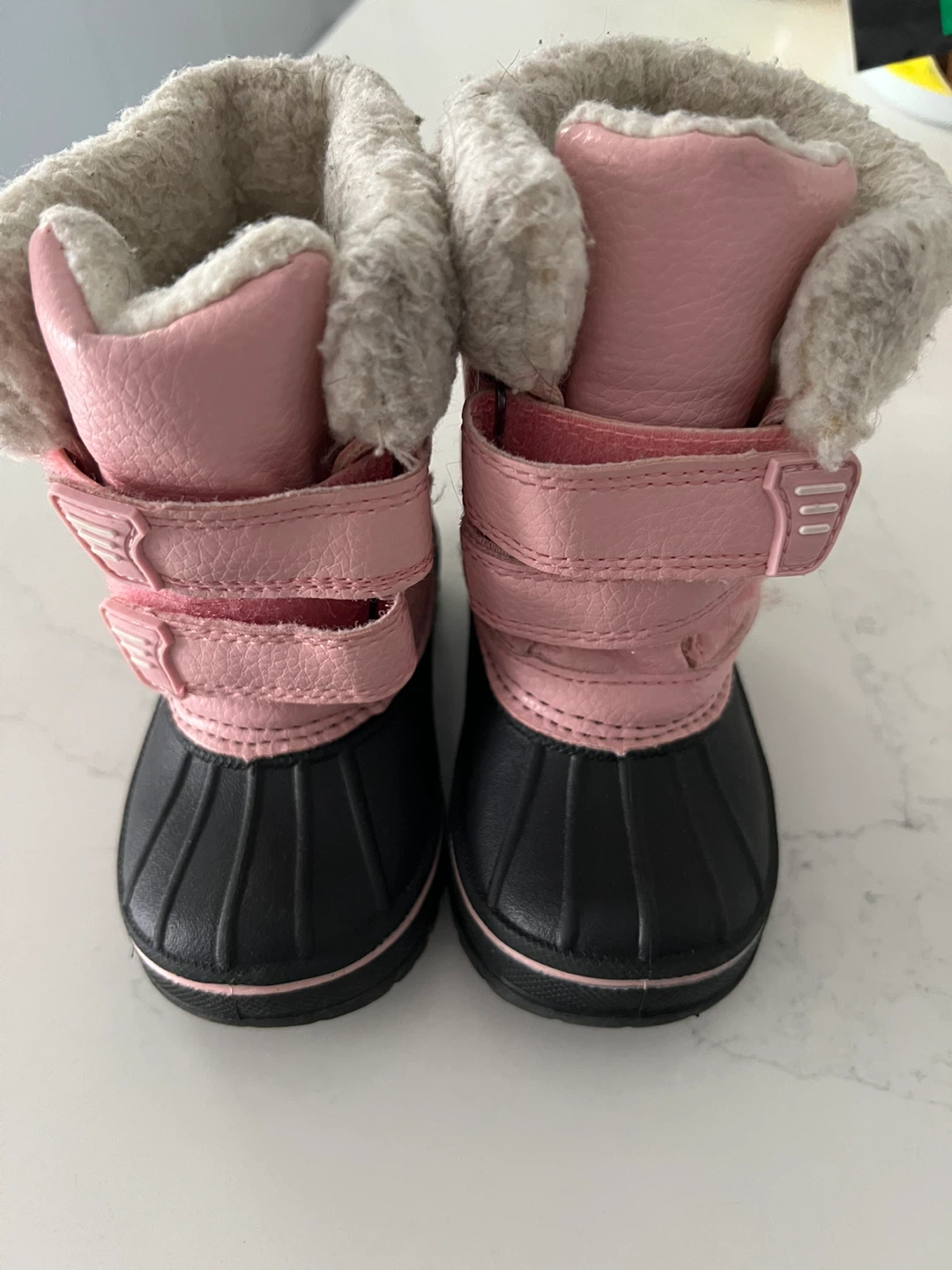 Size 4 winter boots for babies/toddlers